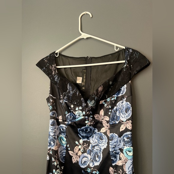 Pinup Girl Clothing Laura Byrnes Design Isabella Dress in Blue Roses in Size M - Picture 6 of 6